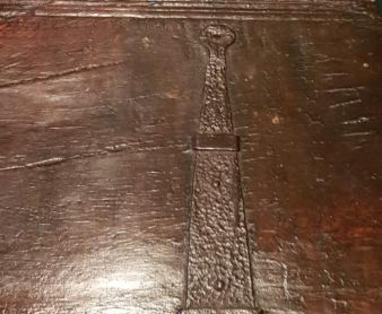 James I Period Oak Sword Box - Image 5