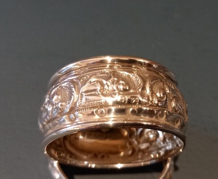 Immaculate Set of Four Silver Napkin Rings in Case - Image 5