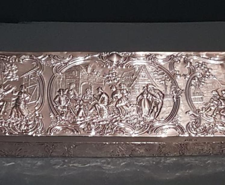 Fine Quality Embossed Silver Glove Box - Image 7