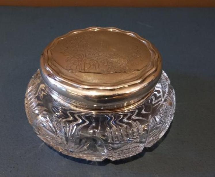 George V Period Silver Engraved Powder Dish - Image 1