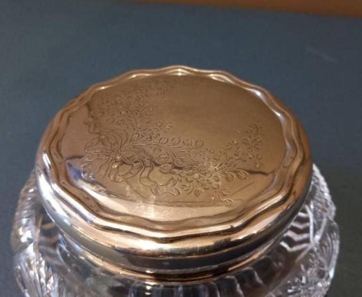 George V Period Silver Engraved Powder Dish - Image 2