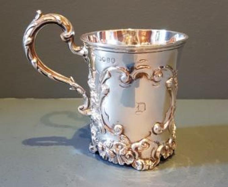 Fine Quality Victorian Silver Tankard with Pheasant Shooting Scene - Image 2