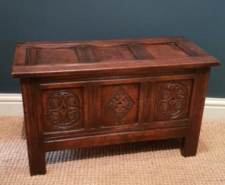 Very Small Oak Coffer - Image 1