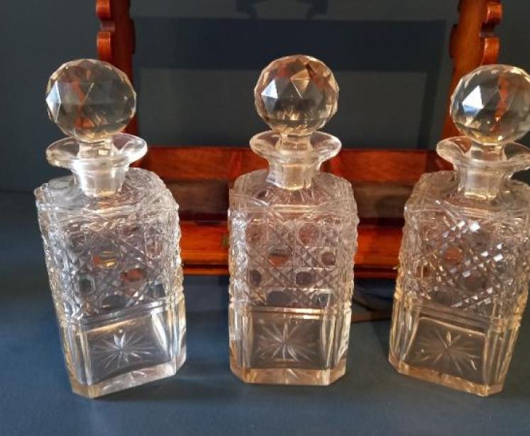 Late Victorian Polished Oak Three Bottle Tantalus - Image 5