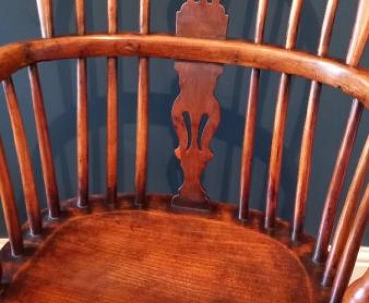 Early Victorian Ash & Yew Low Back Windsor Armchair - Image 2