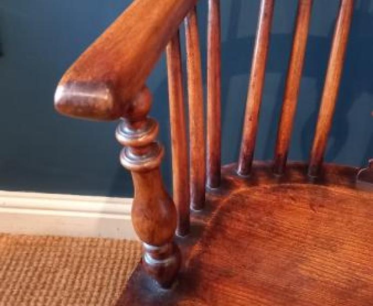 Early Victorian Ash & Yew Low Back Windsor Armchair - Image 3