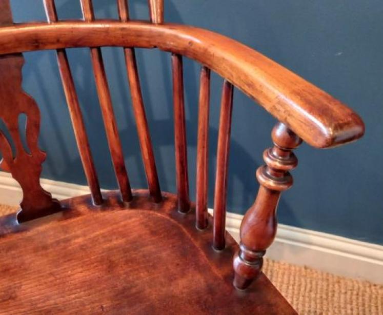 Early Victorian Ash & Yew Low Back Windsor Armchair - Image 4
