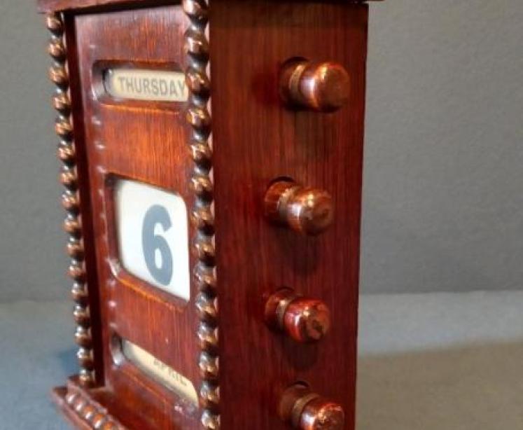 Small Edwardian Perpetual Desk Calendar - Image 3