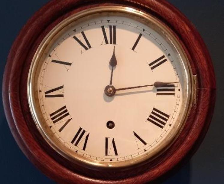 Small Late Victorian 8" Dial Oak Cased Wall Clock - Image 7
