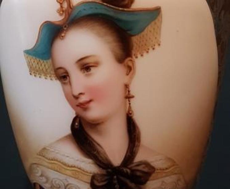 Pair of Fine Quality Bohemian Portrait Vases - Image 4