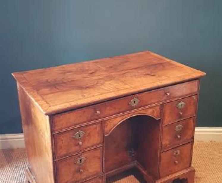 Outstanding George I Walnut Kneehole Desk - Image 2