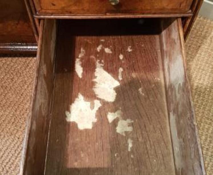 Outstanding George I Walnut Kneehole Desk - Image 4