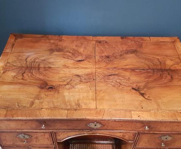 Outstanding George I Walnut Kneehole Desk - Image 5