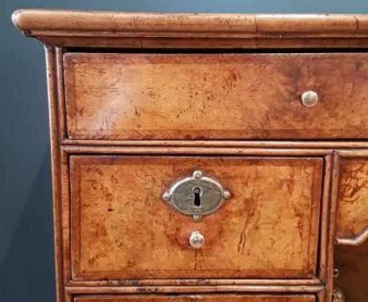Outstanding George I Walnut Kneehole Desk - Image 6