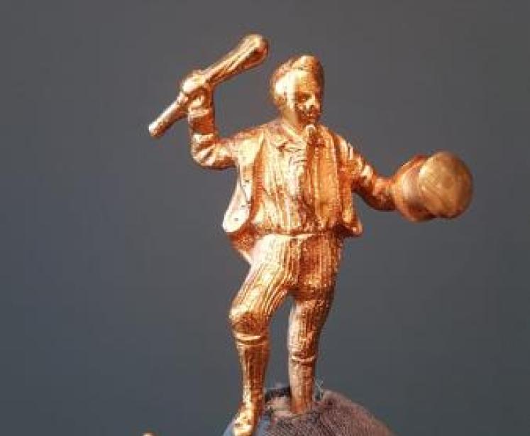 Fine Quality Gilt Bronze Bobbin Stand - Image 3