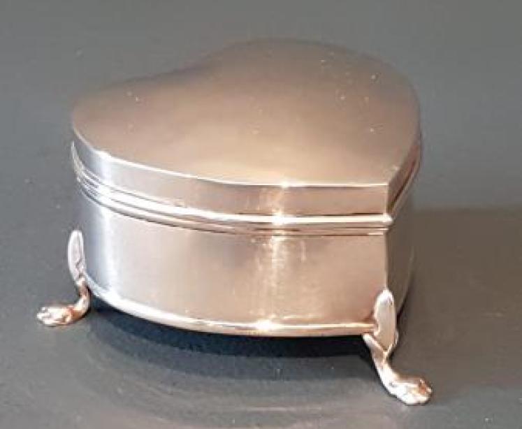 George V Silver Heart Shaped Ring Box - Image 3