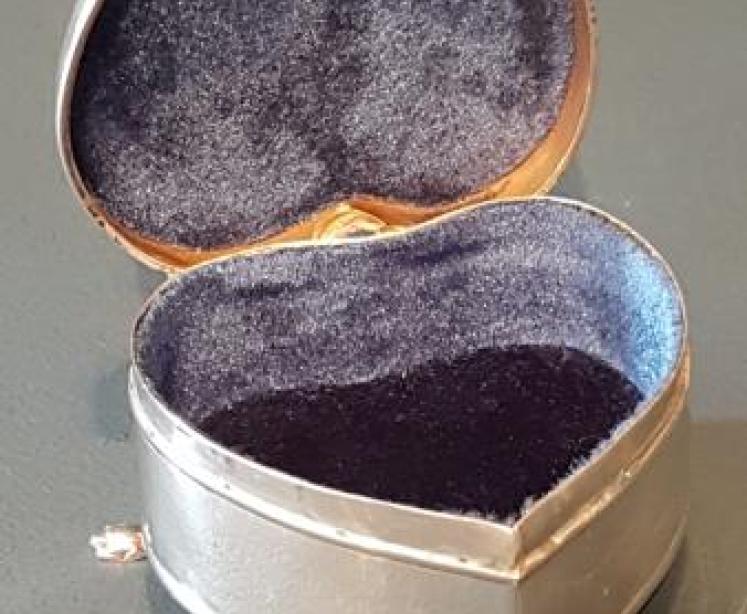 George V Silver Heart Shaped Ring Box - Image 5