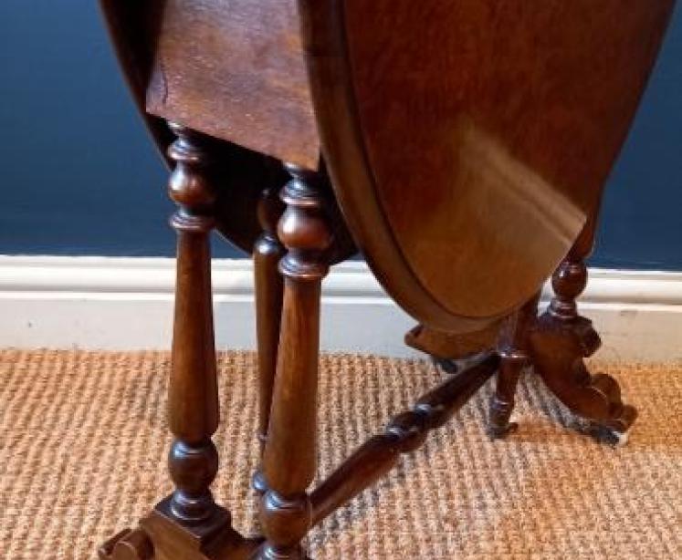 Mid Victorian Figured Walnut Baby Sutherland Table - Image 6