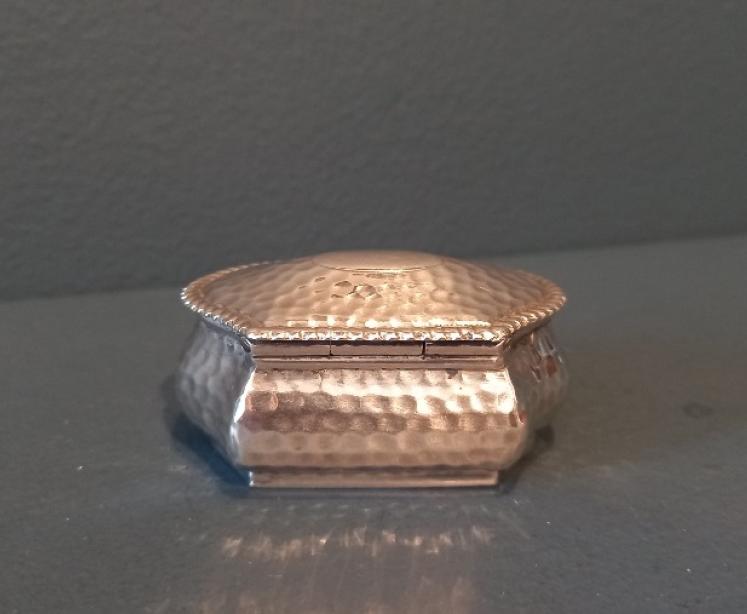 Victorian Silver Planished Table Snuff Box - Image 5