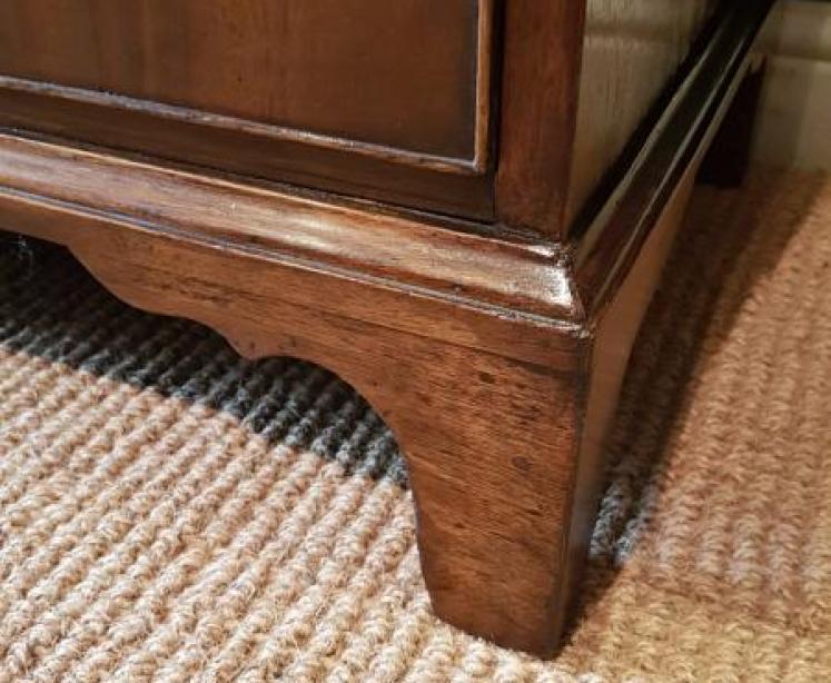 George III Walnut Chest of Drawers - Image 3