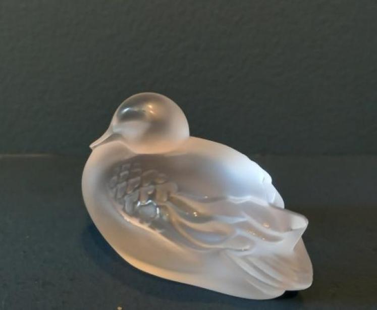 Lalique Opalescent Sitting Duck - Image 5
