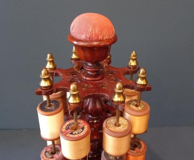 Superb Mid Victorian Walnut Revolving Bobbin Stand - Image 3