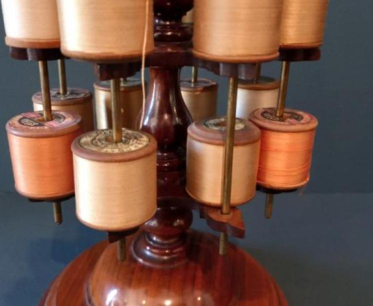 Superb Mid Victorian Walnut Revolving Bobbin Stand - Image 5