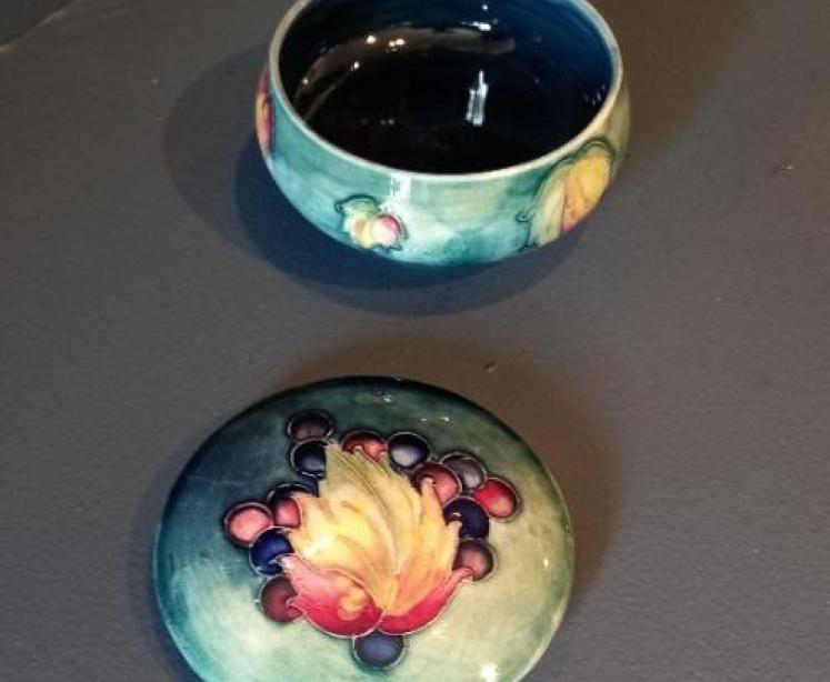 Moorcroft Leaf & Berries Lidded Dish - Image 4