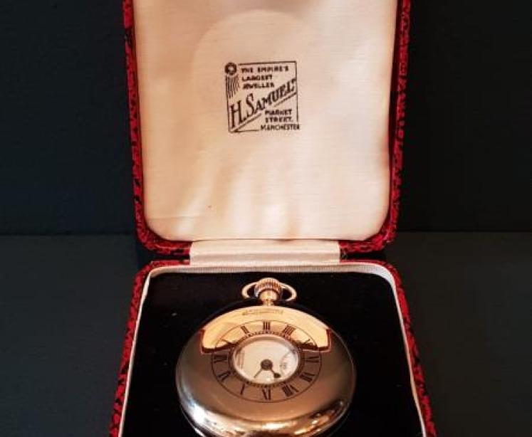 Immaculate 9ct Gold Half Hunter Pocket Watch - Image 1