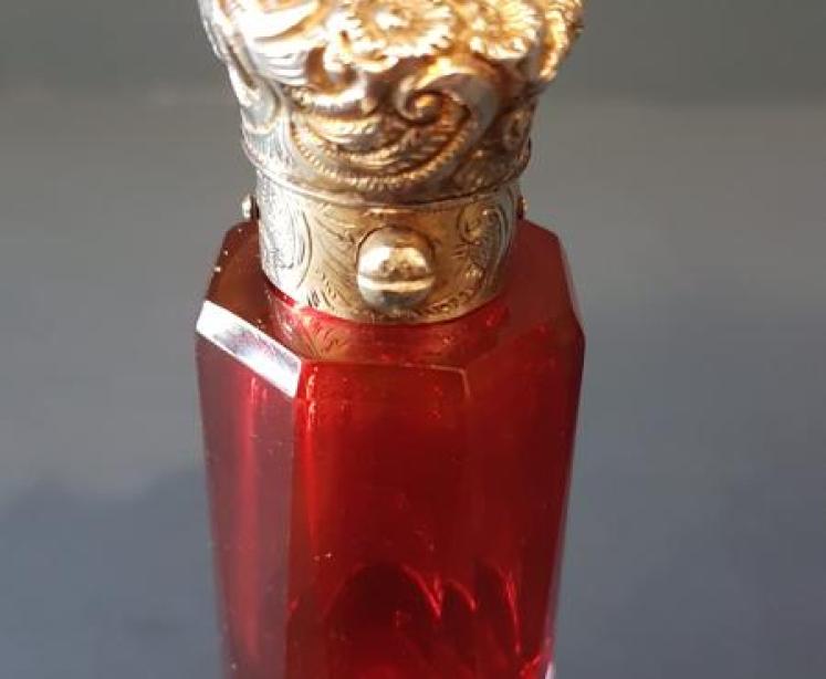 Victorian Ruby Glass and Silver Scent and Smelling Salts  - Image 2