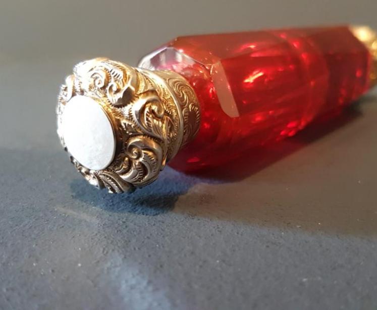 Victorian Ruby Glass and Silver Scent and Smelling Salts  - Image 4