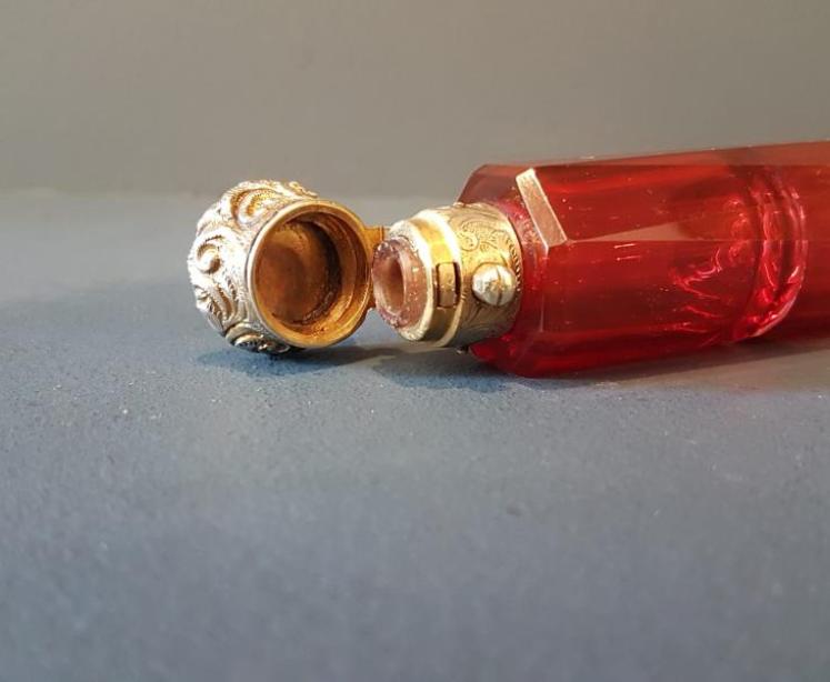 Victorian Ruby Glass and Silver Scent and Smelling Salts  - Image 5