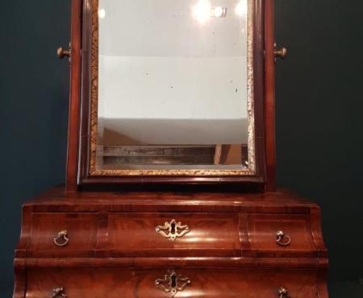 George I Walnut Toilet Mirror - Image 2