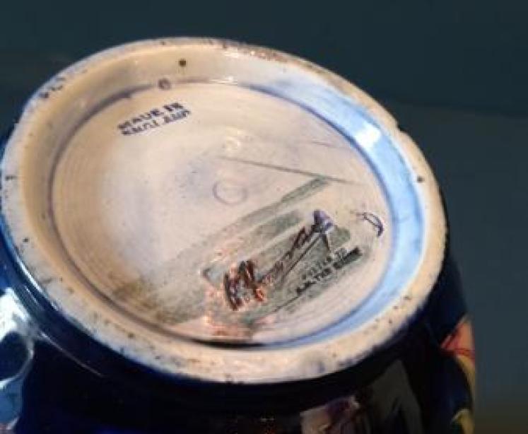 Moorcroft Leaf & Berries Bulbous Shaped Vase - Image 4