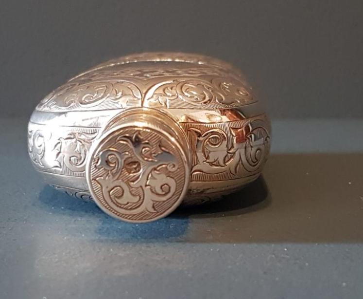 Fine Quality Early Victorian Silver Hip Flask - Image 2