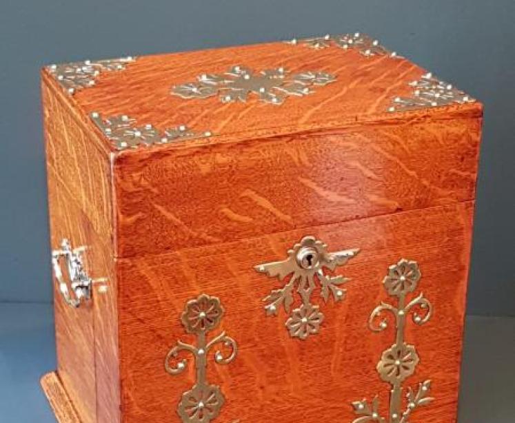 Victorian Oak Gentlemans After Dinner Tantalus  - Image 2