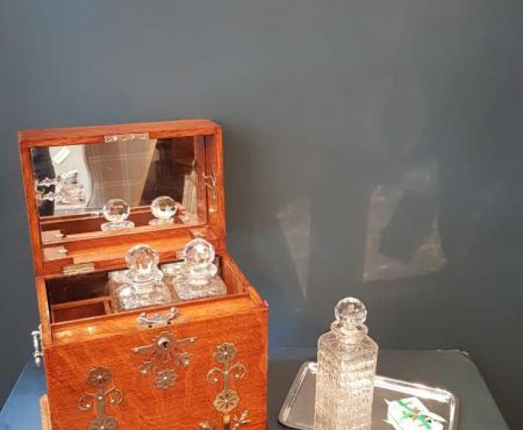 Victorian Oak Gentlemans After Dinner Tantalus  - Image 6