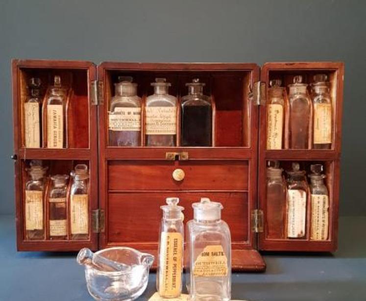Victorian Doctor's Medicine Chest  - Image 5