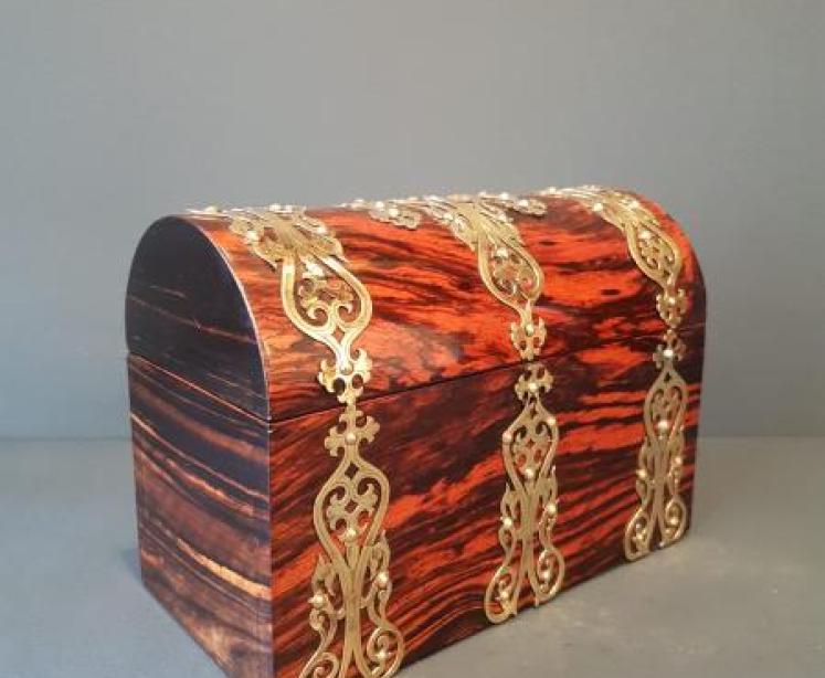 Fine Quality Early Victorian Coromandel Tea Caddy  - Image 2