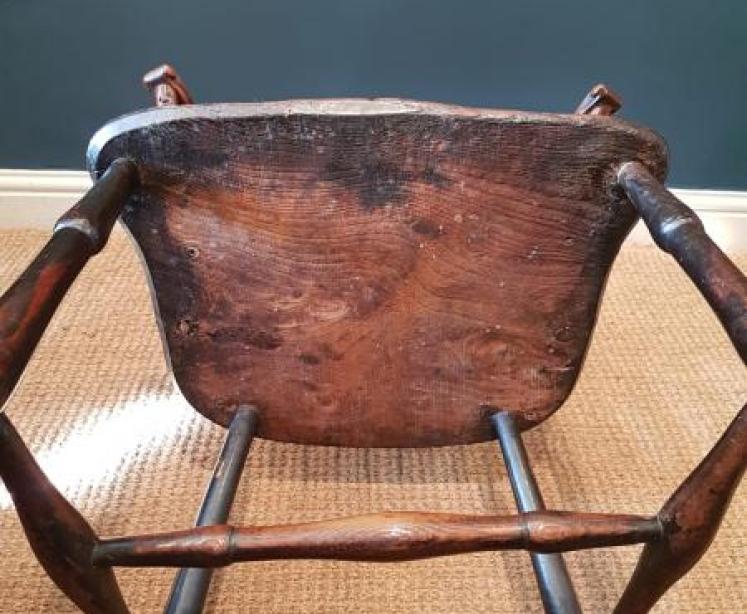 Superb Ash and Elm Windsor Chair - Image 5