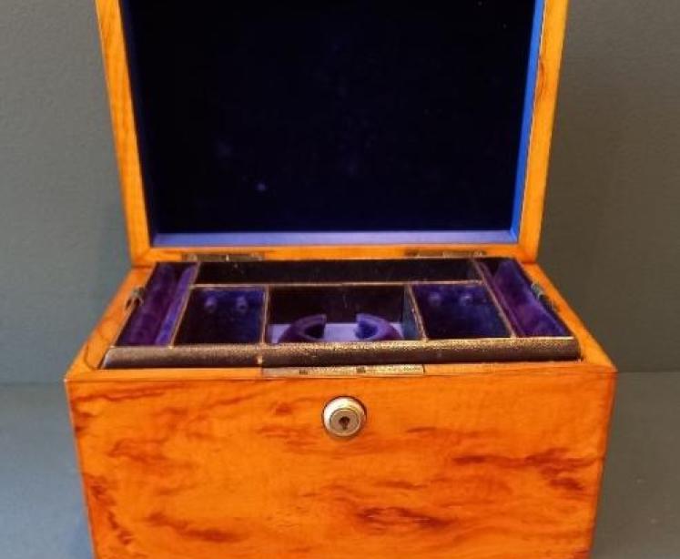 Mid Victorian Olive Wood Jewellery Box - Image 2