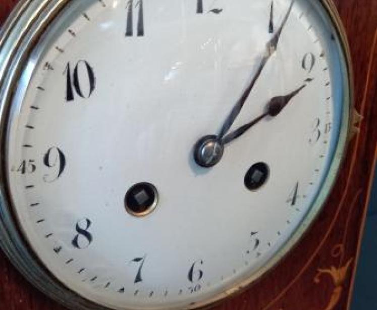 Fine Victorian Rosewood Inlaid Striking Mantel Clock - Image 2