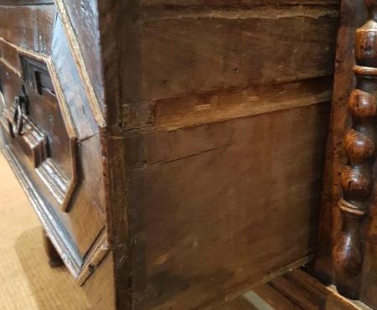 Superb James II Oak Dresser  - Image 3