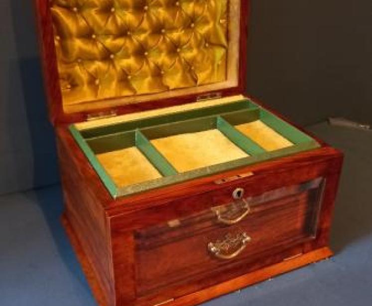 Superb Mid Victorian Figured Walnut Jewellery Box - Image 2