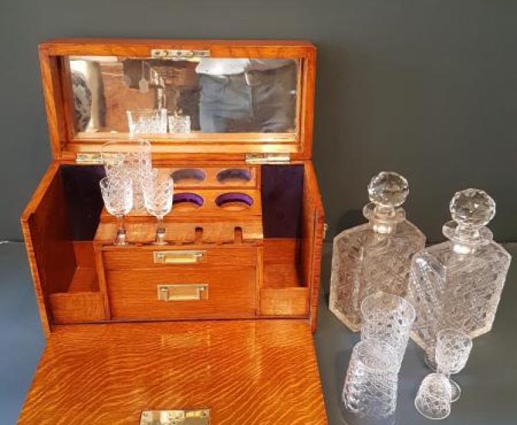 Immaculate Victorian Oak Gentleman`s After Dinner Tantalus Box - Image 4