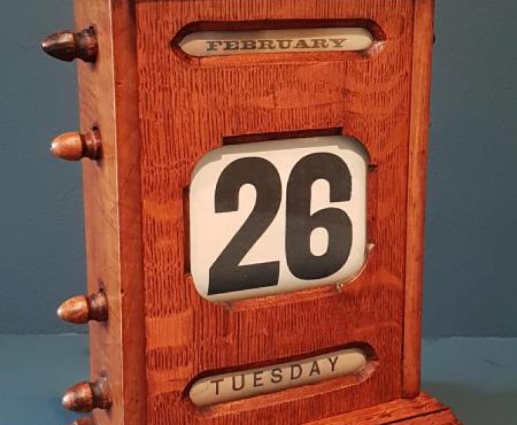 Edwardian Oak Perpetual Desk Calendar - Image 5