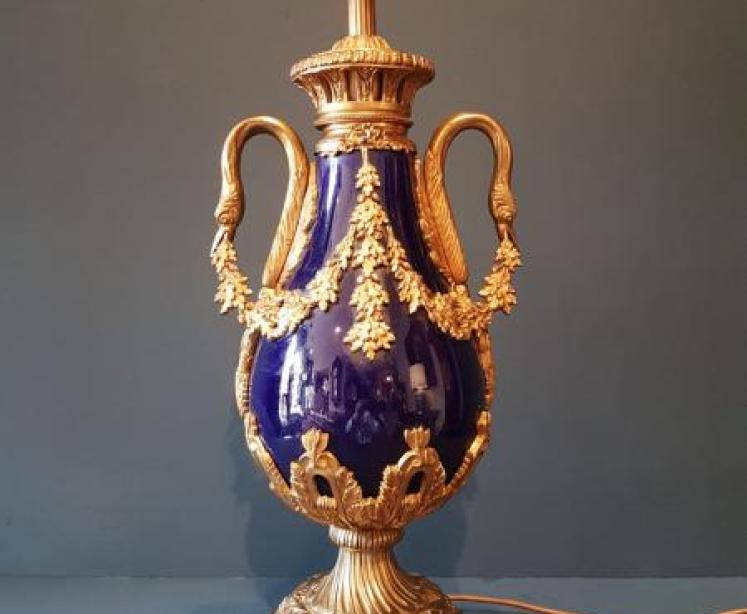 Fine Quality 1920's Porcelain and Ormolu Lamp - Image 1
