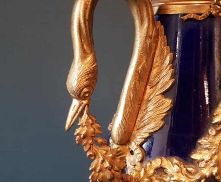 Fine Quality 1920's Porcelain and Ormolu Lamp - Image 3