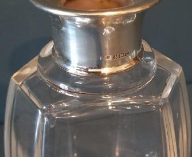 George V Silver Mounted Three Sided Decanter - Image 4