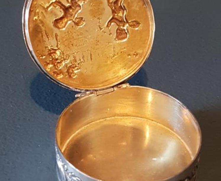 Victorian Embossed Silver Table Snuff Box - Image 6